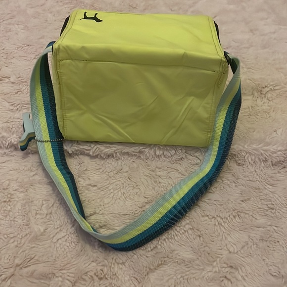 VS PINK Lunchbox - Picture 3 of 4